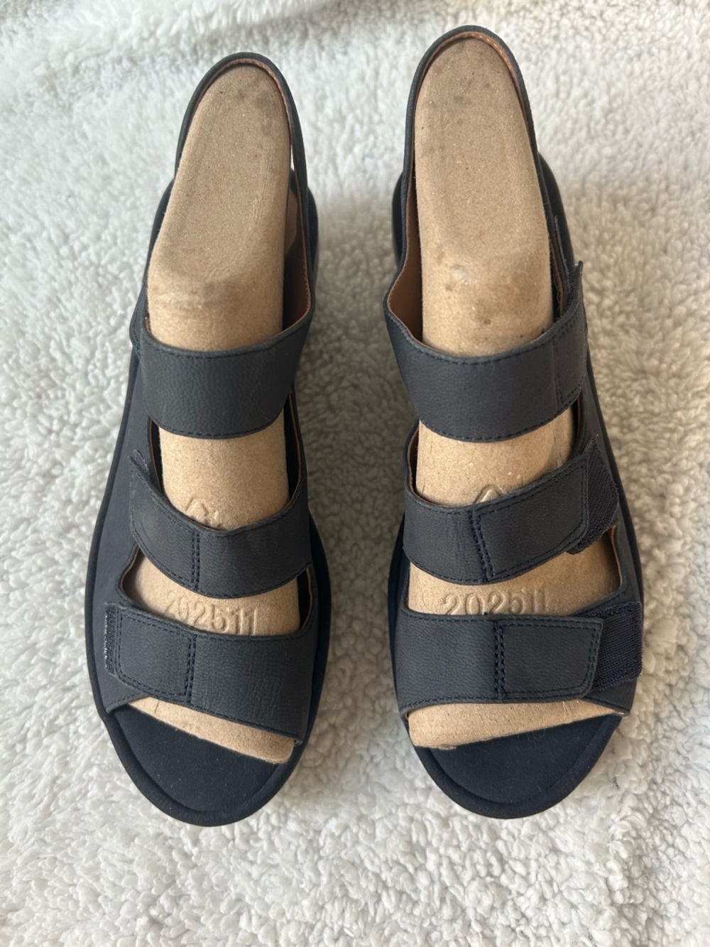 Clarks Black Triple-Strap Adjustable Sandals Navy blue